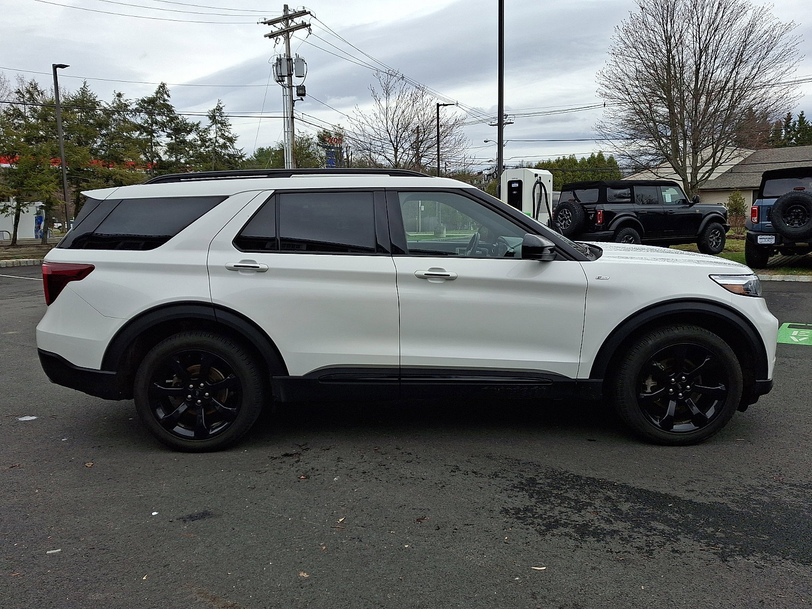 Certified 2023 Ford Explorer ST-Line w/ Class IV Trailer Tow Package image 6