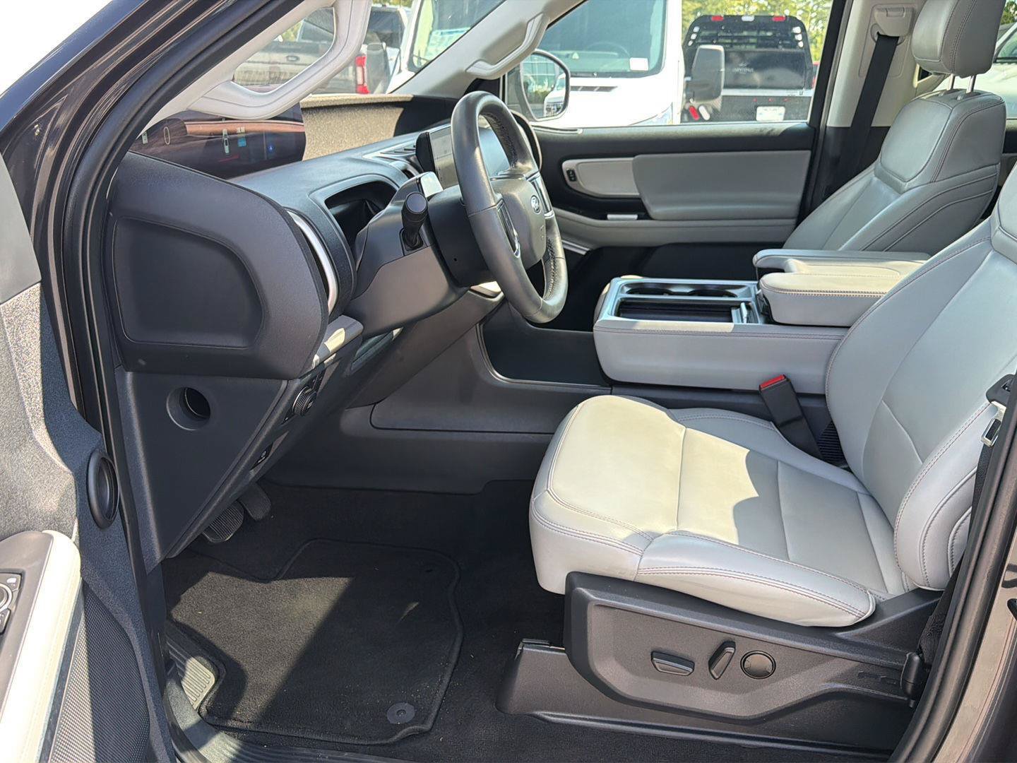 Certified 2025 Ford Expedition Active AWD/4WD image 10