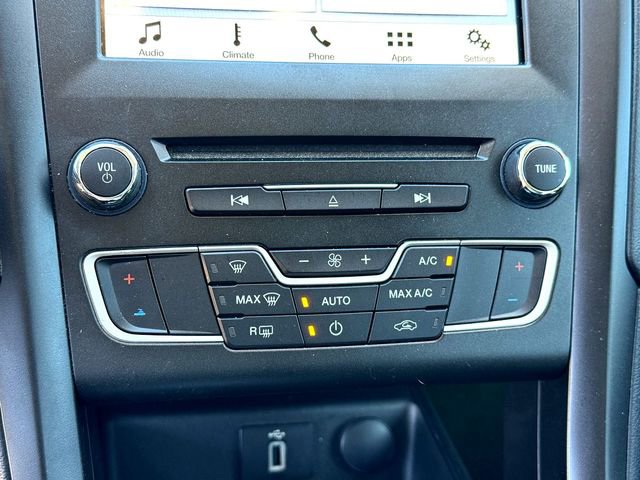 Certified 2018 Ford Fusion SE w/ Equipment Group 201A image 19