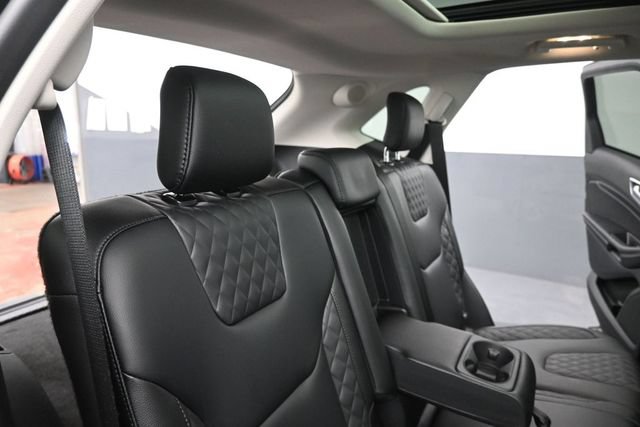 Certified 2024 Ford Edge Titanium AWD/4WD image 25