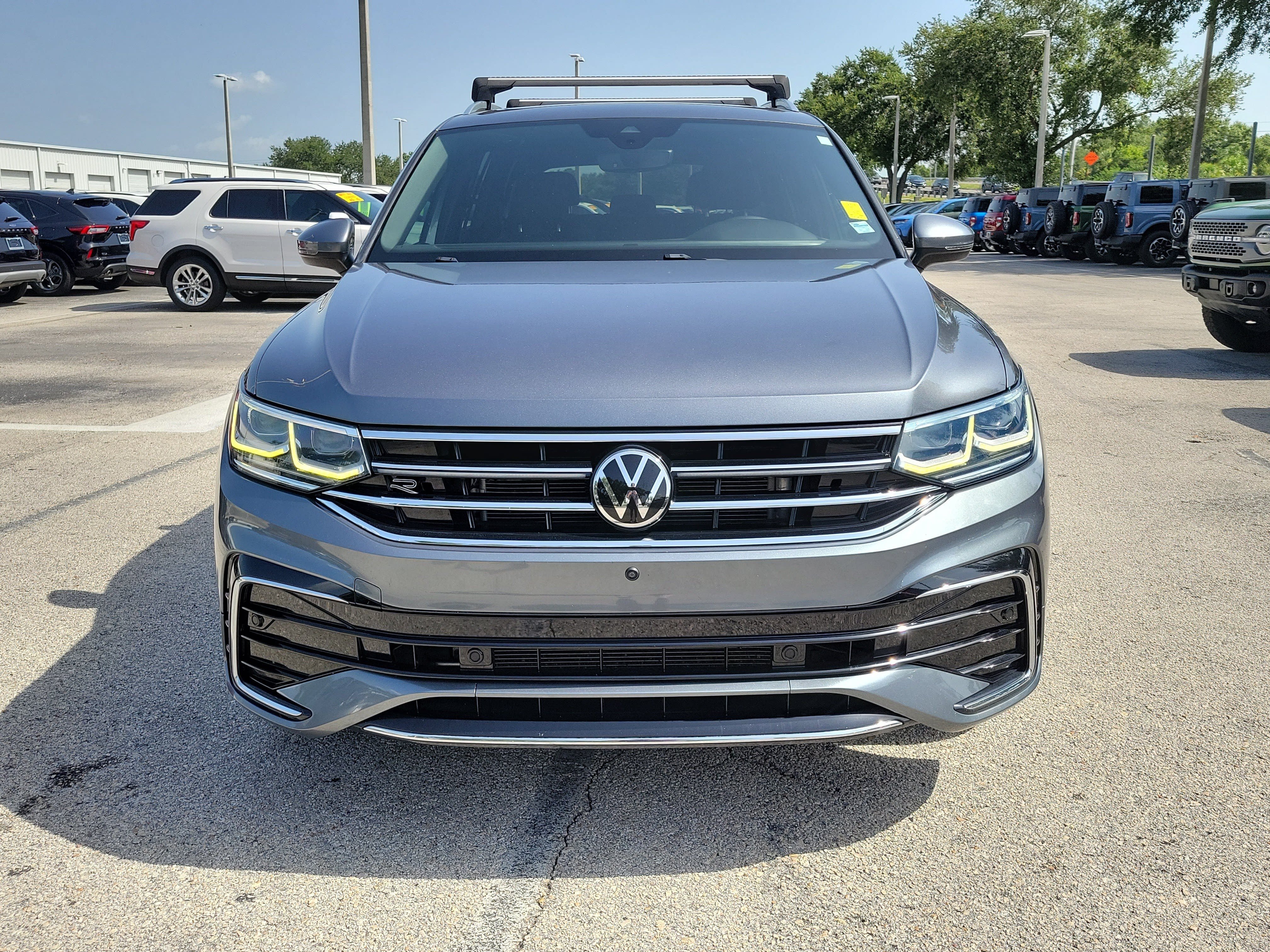Used 2023 Volkswagen Tiguan SEL R-Line AWD/4WD image 2