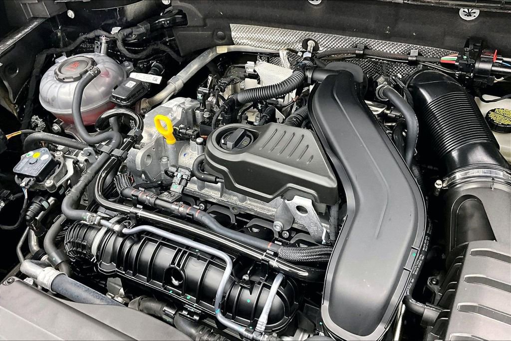 Used 2025 Volkswagen Taos SE image 34