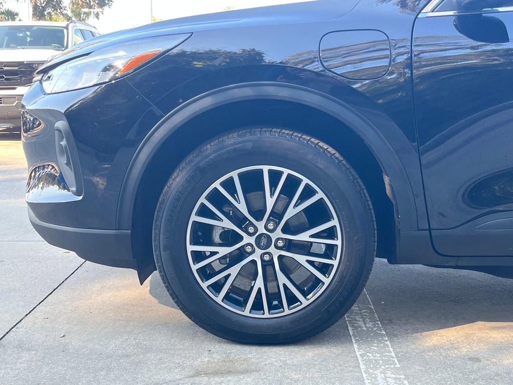 Certified 2025 Ford Escape Base image 13