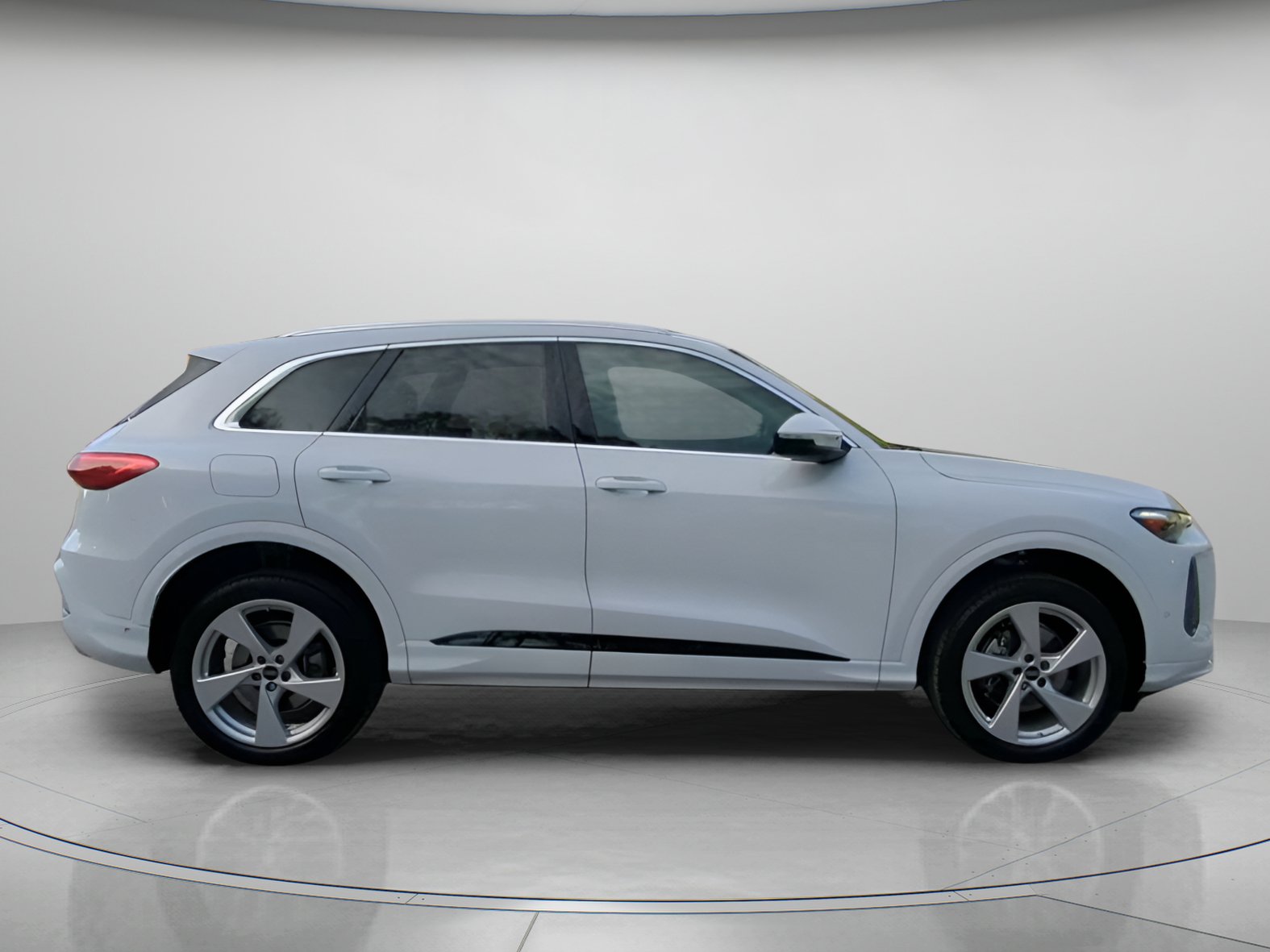 Used 2025 Audi Q5 Premium Plus AWD/4WD image 32