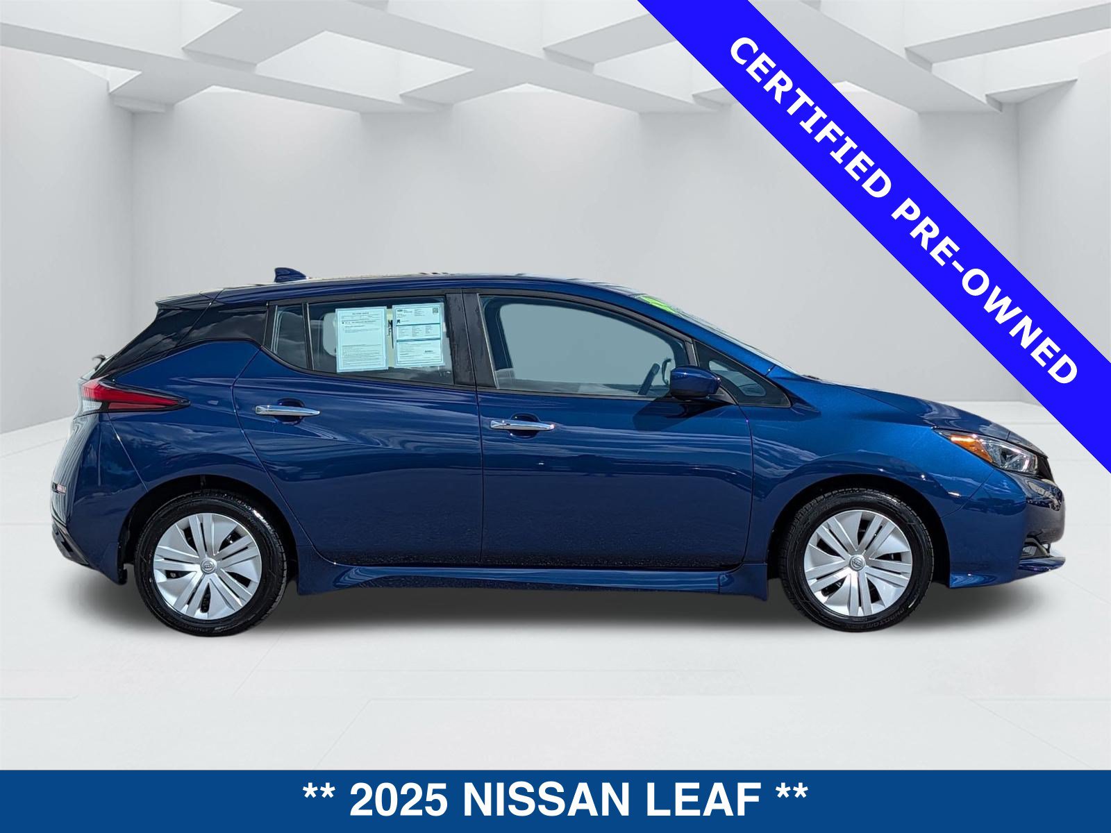 Used 2025 Nissan Leaf S FWD image 4