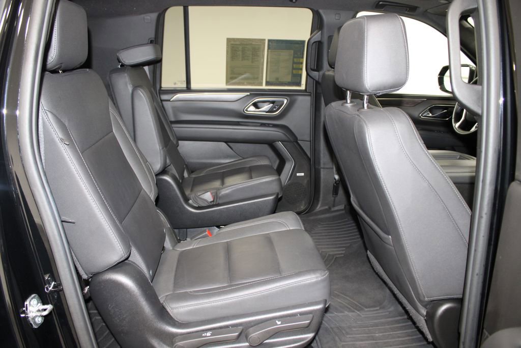 Used 2023 Chevrolet Suburban Z71 w/ Luxury Package image 35