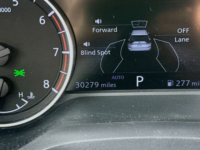 Used 2024 Nissan Rogue S image 12