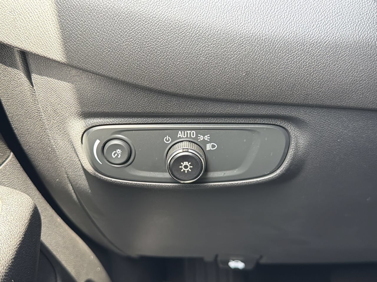 Used 2024 Chevrolet Equinox LS FWD image 24