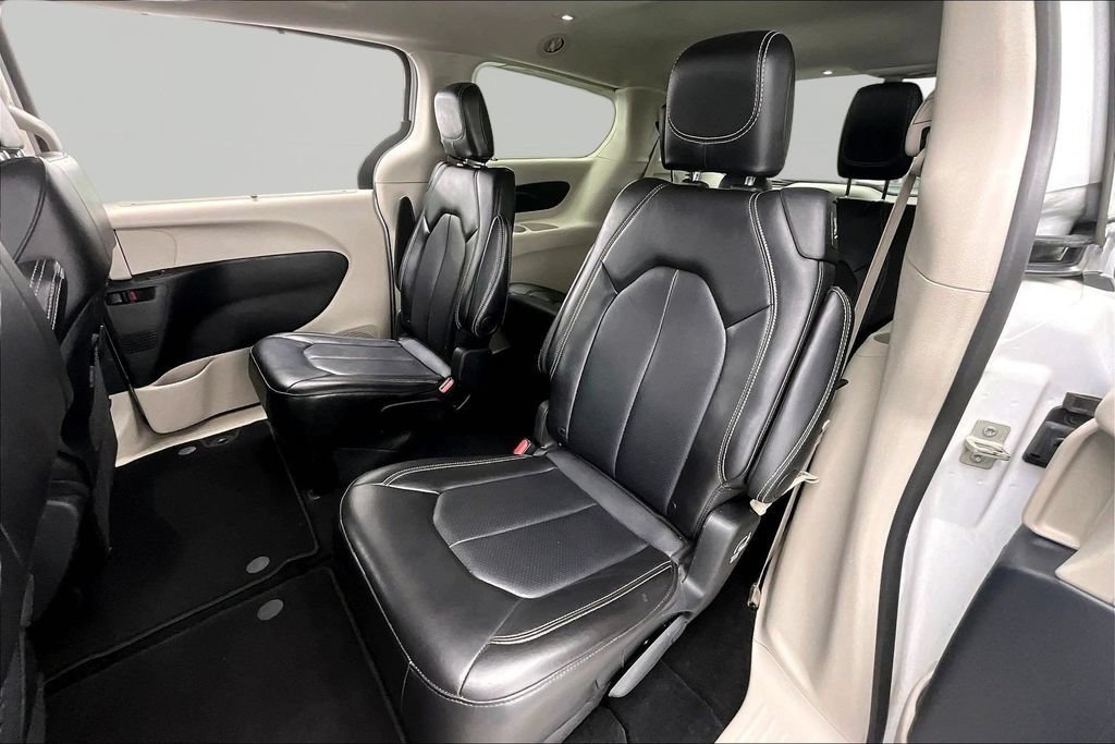 Used 2024 Chrysler Pacifica Touring-L FWD image 26