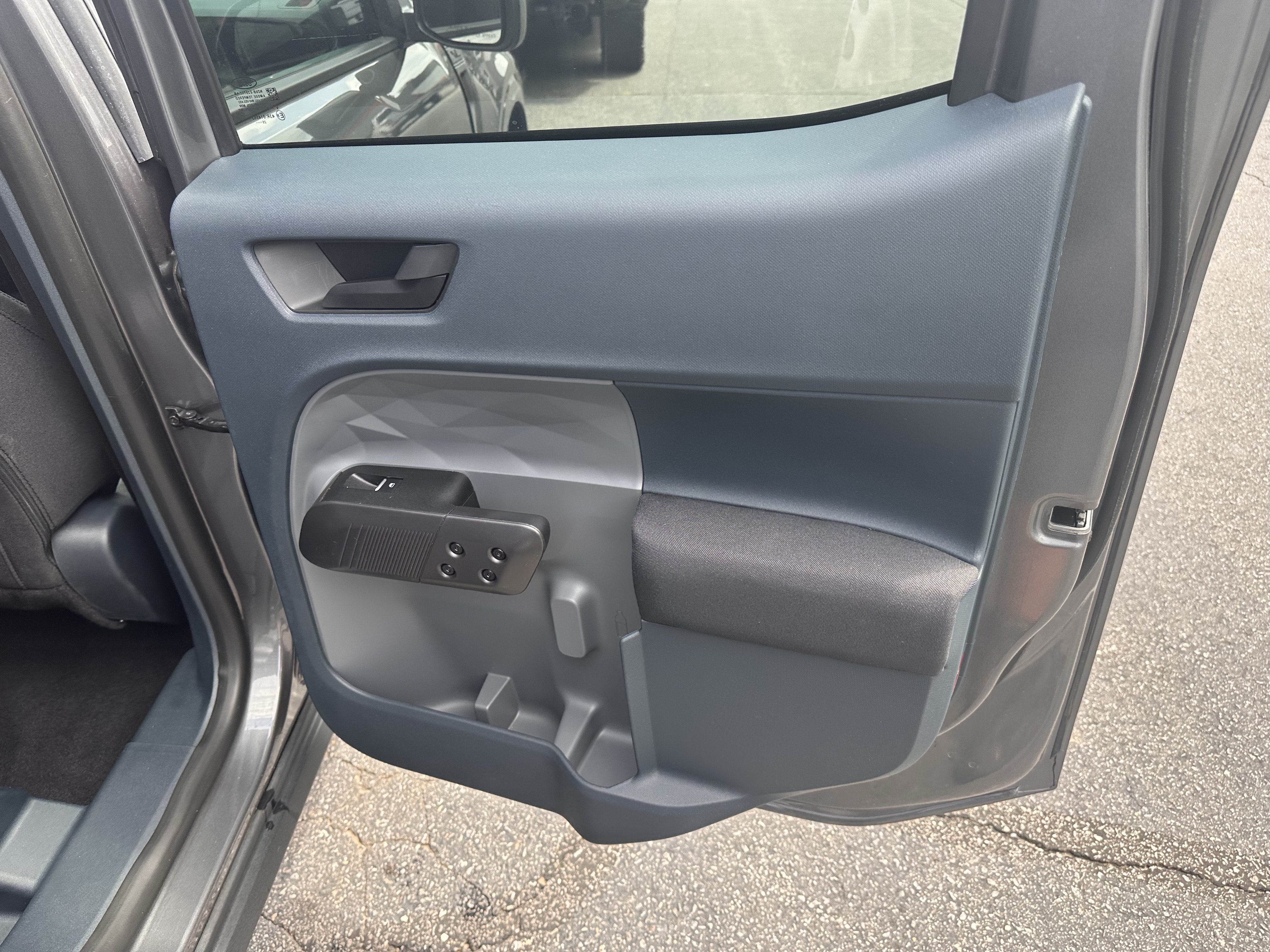 Certified 2025 Ford Maverick XL FWD image 16