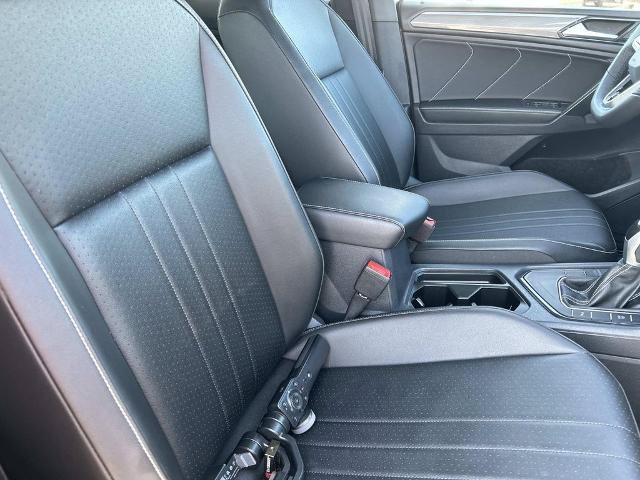 Used 2022 Volkswagen Tiguan SE R-Line FWD image 24