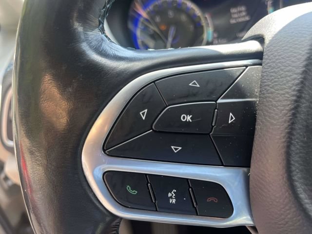 Used 2021 Chrysler Pacifica Touring-L FWD image 22