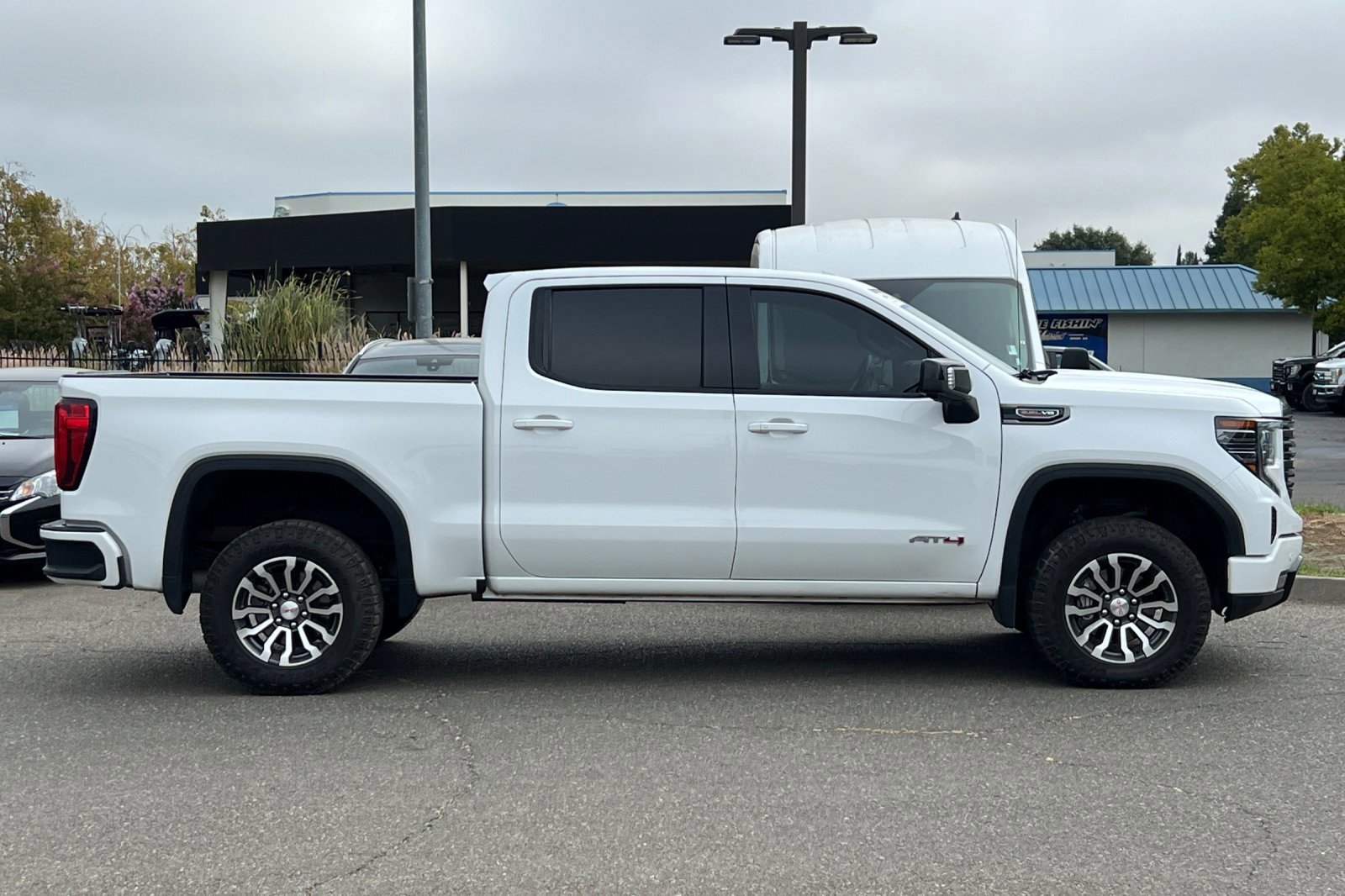Used 2023 GMC Sierra 1500 AT4 image 6