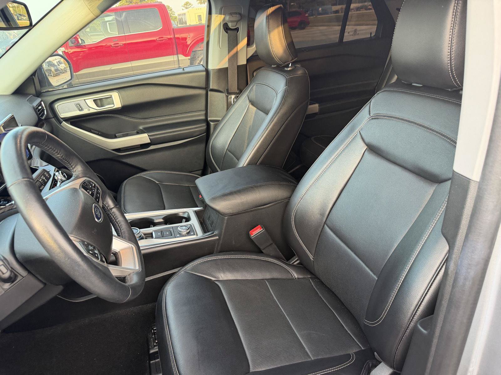Certified 2023 Ford Explorer Limited AWD/4WD image 5