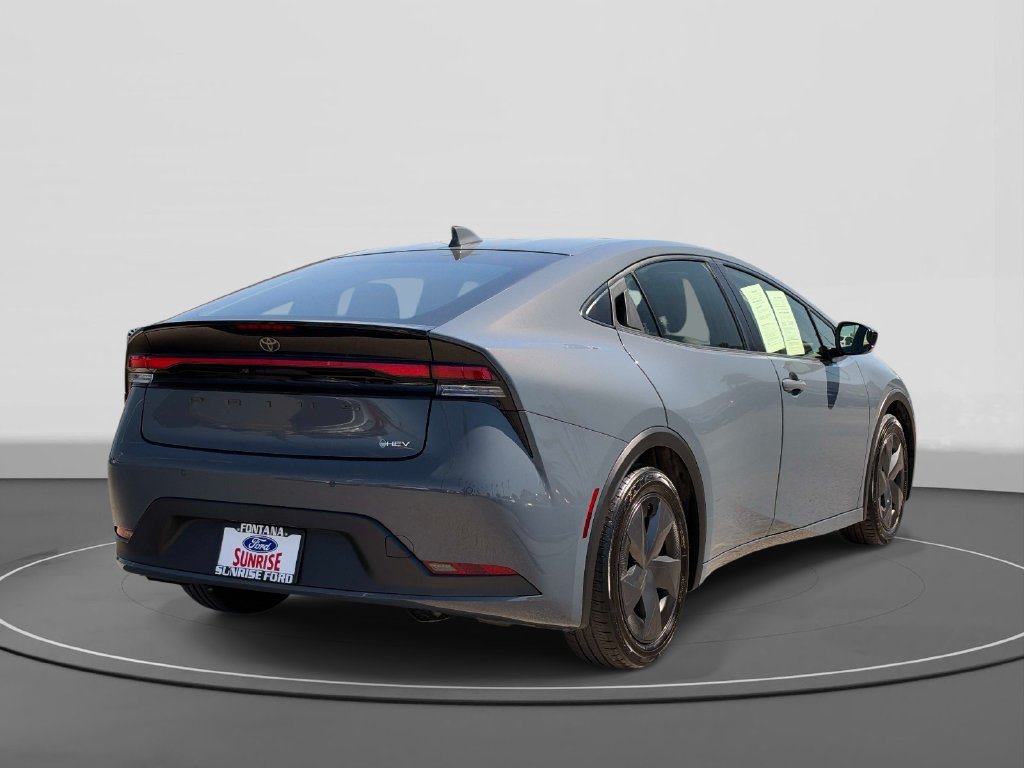 Used 2024 Toyota Prius LE FWD image 5
