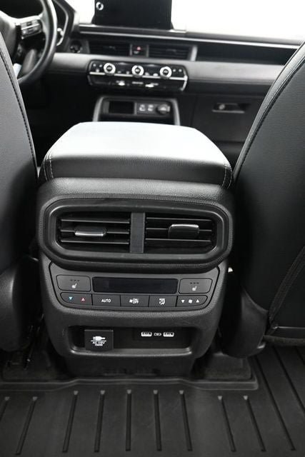 Used 2023 Honda Pilot Elite image 16
