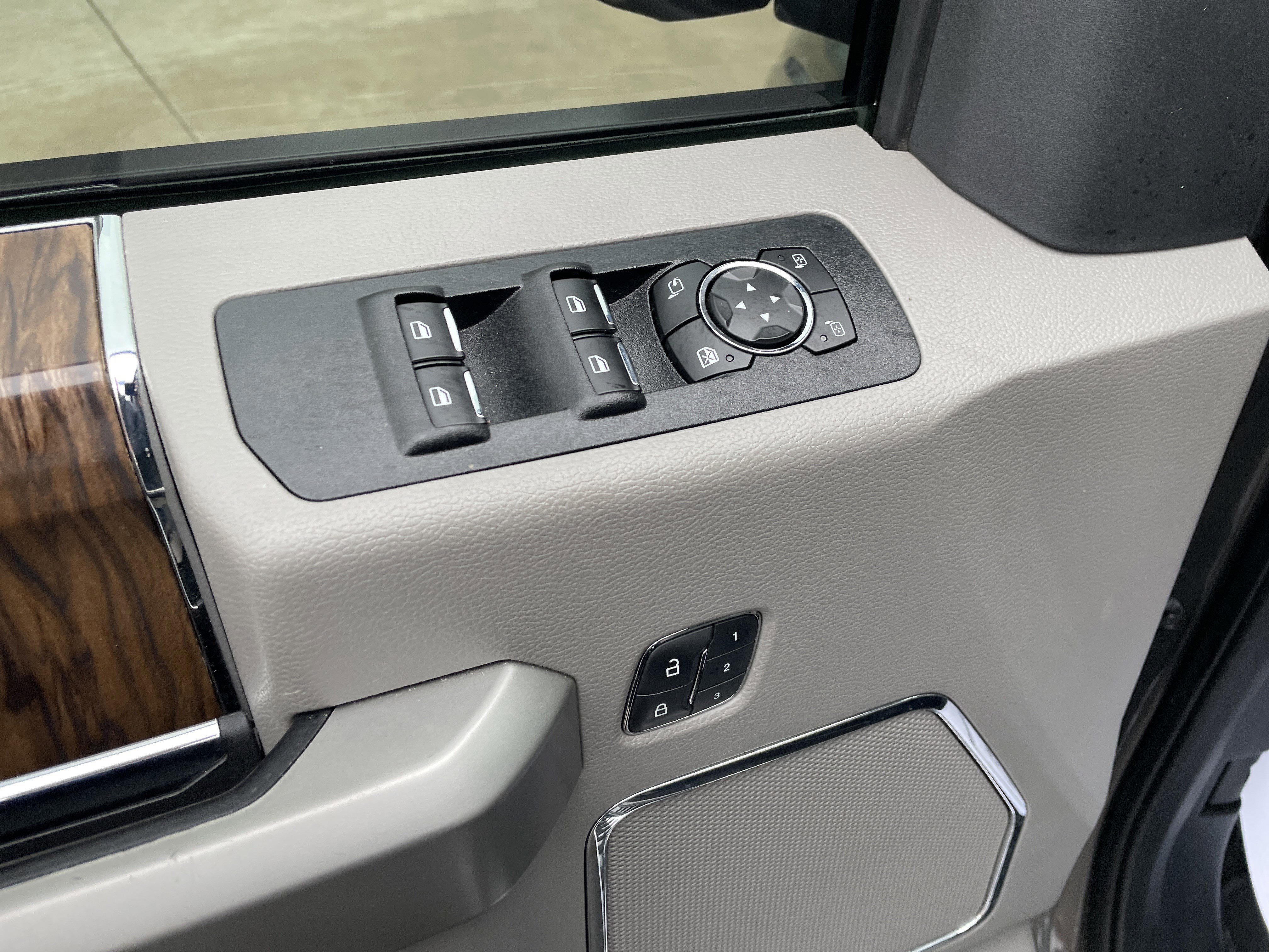 Certified 2020 Ford F150 Lariat image 21