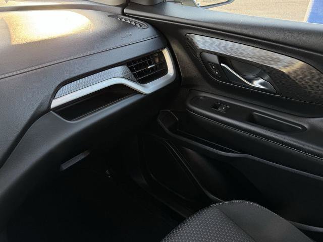 Used 2024 GMC Terrain SLE w/ Driver Convenience Package image 28