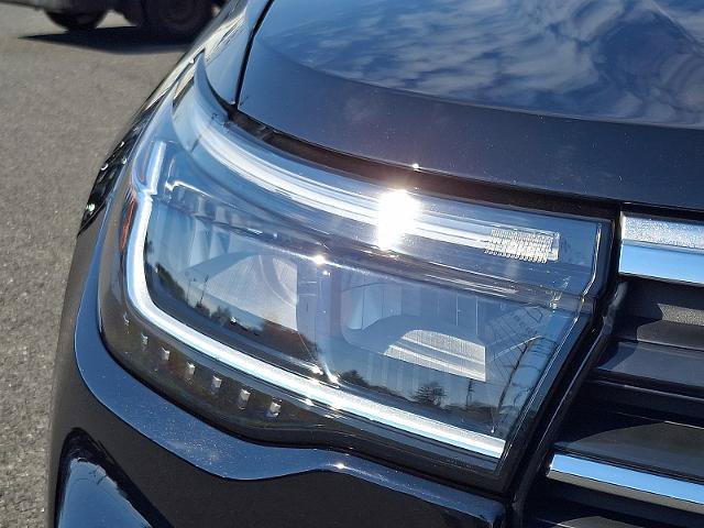 Certified 2025 Ford Explorer Active AWD/4WD image 9