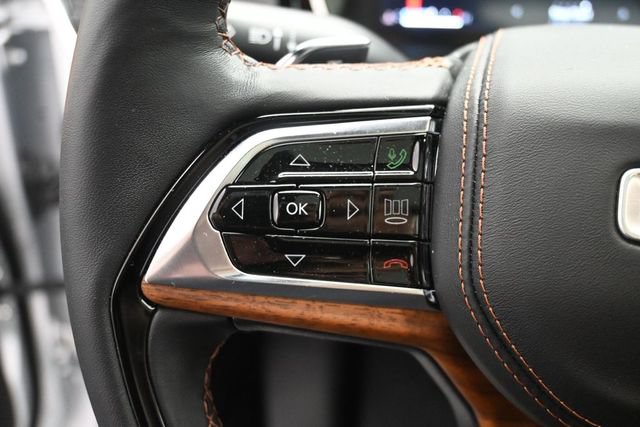 Used 2023 Jeep Grand Cherokee L Summit AWD/4WD image 12