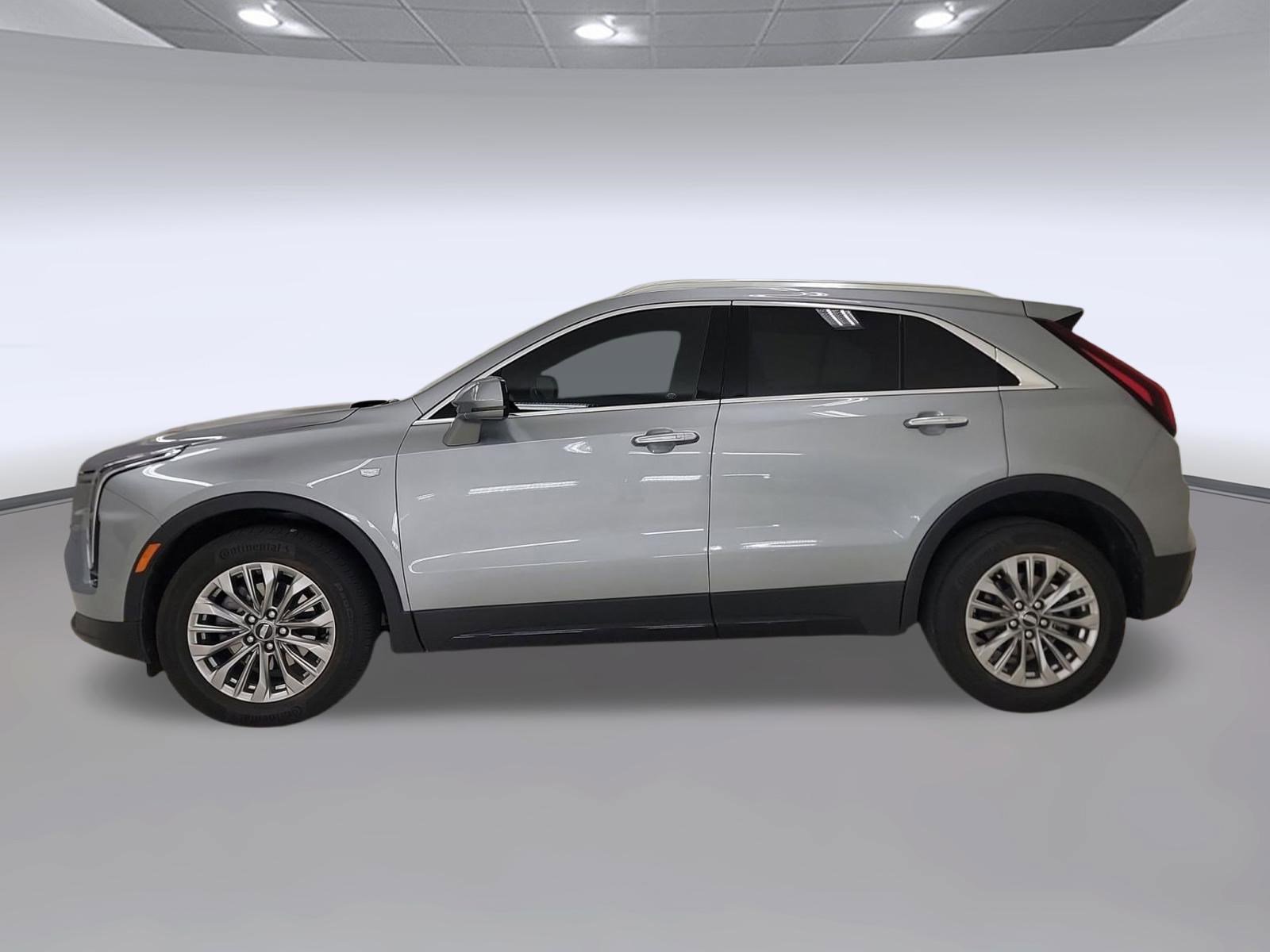 Used 2024 Cadillac XT4 Premium Luxury w/ Cold Weather Package FWD image 2