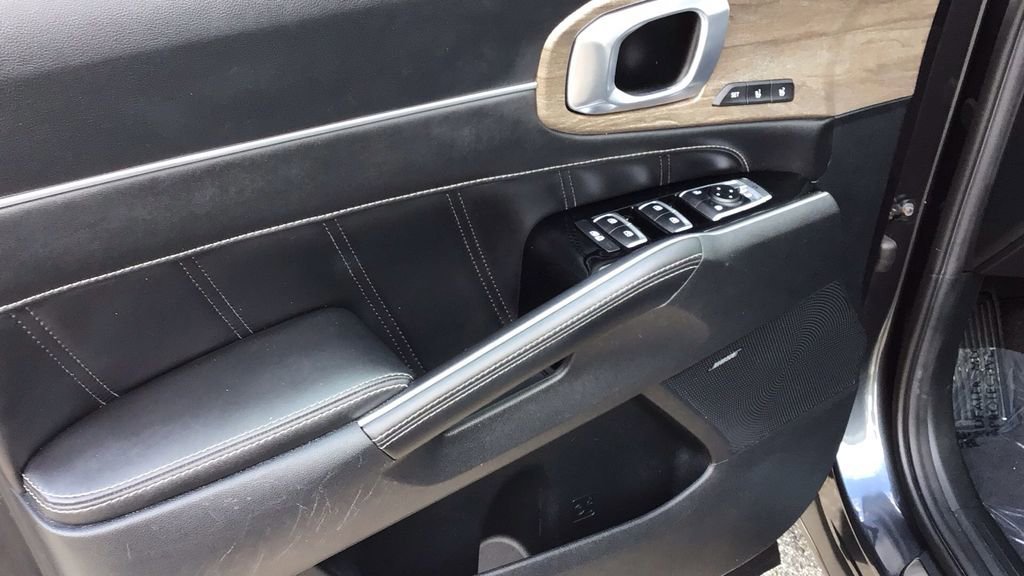 Used 2023 Kia Sorento SX Prestige image 18