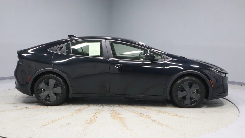 Used 2024 Toyota Prius LE FWD image 6