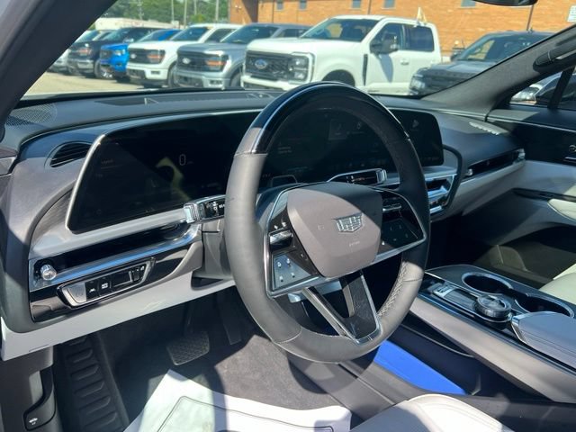 Used 2024 Cadillac Lyriq Sport AWD/4WD image 7