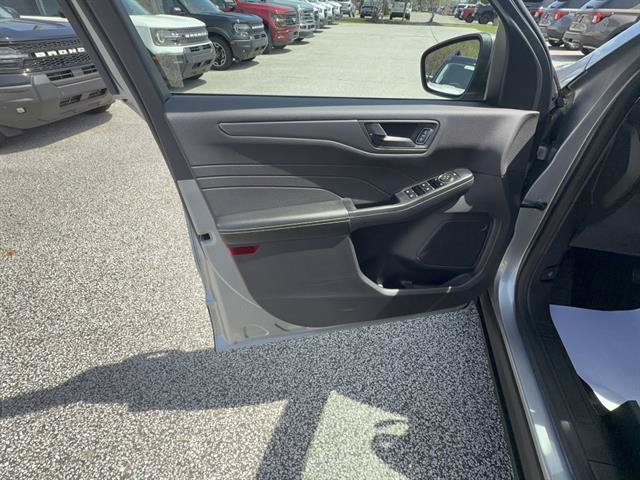 Certified 2023 Ford Escape Active AWD/4WD image 11