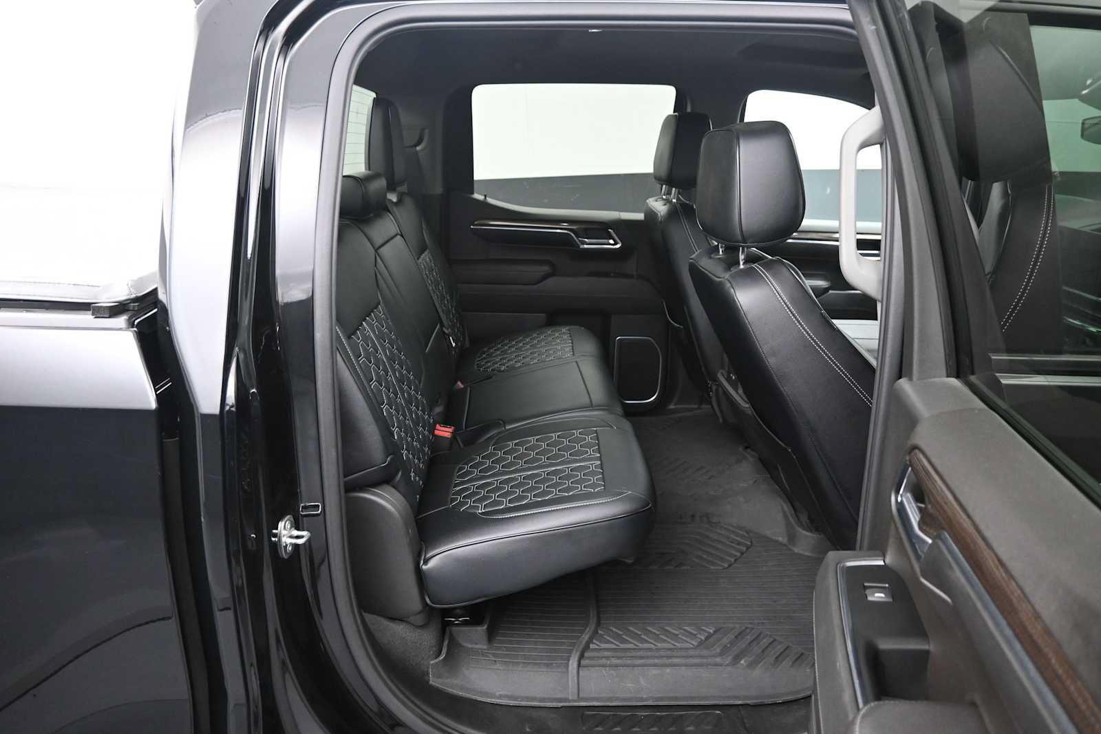 Used 2023 Chevrolet Silverado 1500 RST AWD/4WD image 15