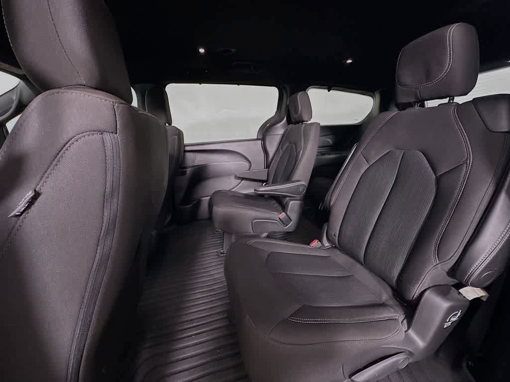 Used 2021 Chrysler Pacifica Touring w/ S Appearance Package FWD image 14