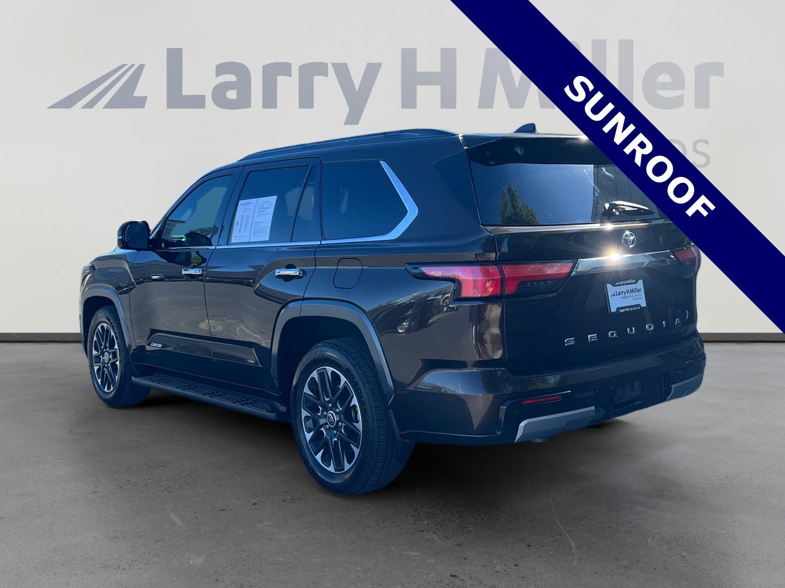 Used 2023 Toyota Sequoia Limited RWD image 3