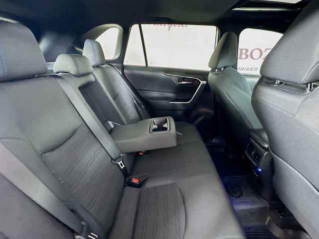 Used 2023 Toyota RAV4 SE image 32