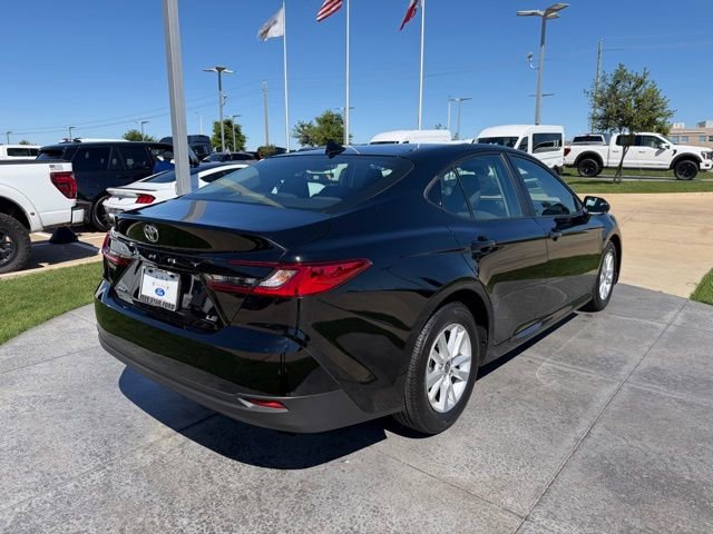 Used 2025 Toyota Camry LE image 6