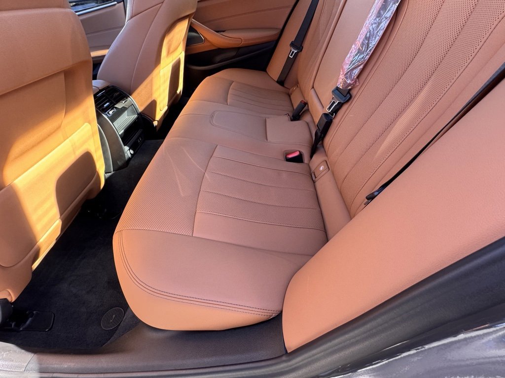 Used 2022 BMW 530i w/ Premium Package image 31