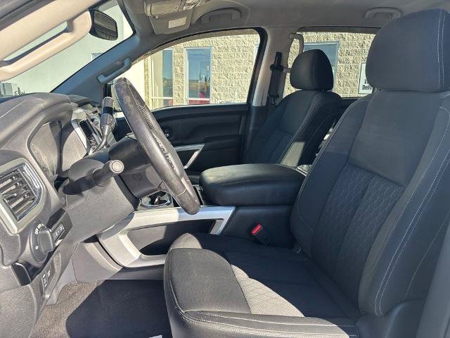 Used 2018 Nissan Titan SV w/ SV Convenience Package AWD/4WD image 15