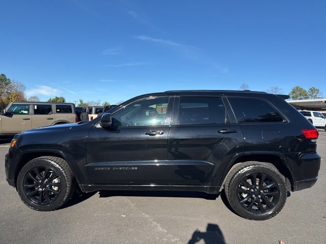 Used 2021 Jeep Grand Cherokee Laredo X image 2