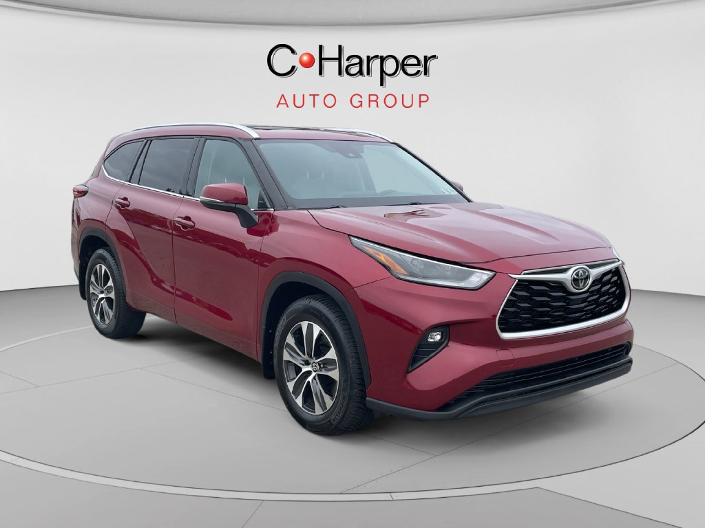 Used 2021 Toyota Highlander XLE AWD/4WD image 1