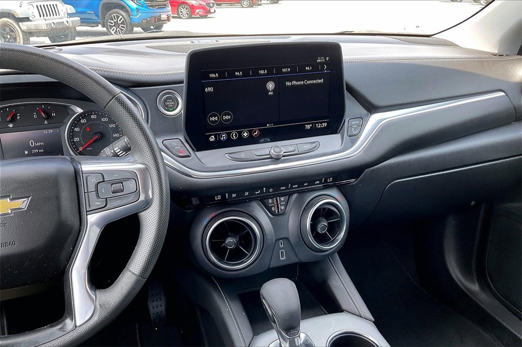 Used 2023 Chevrolet Blazer LT image 9