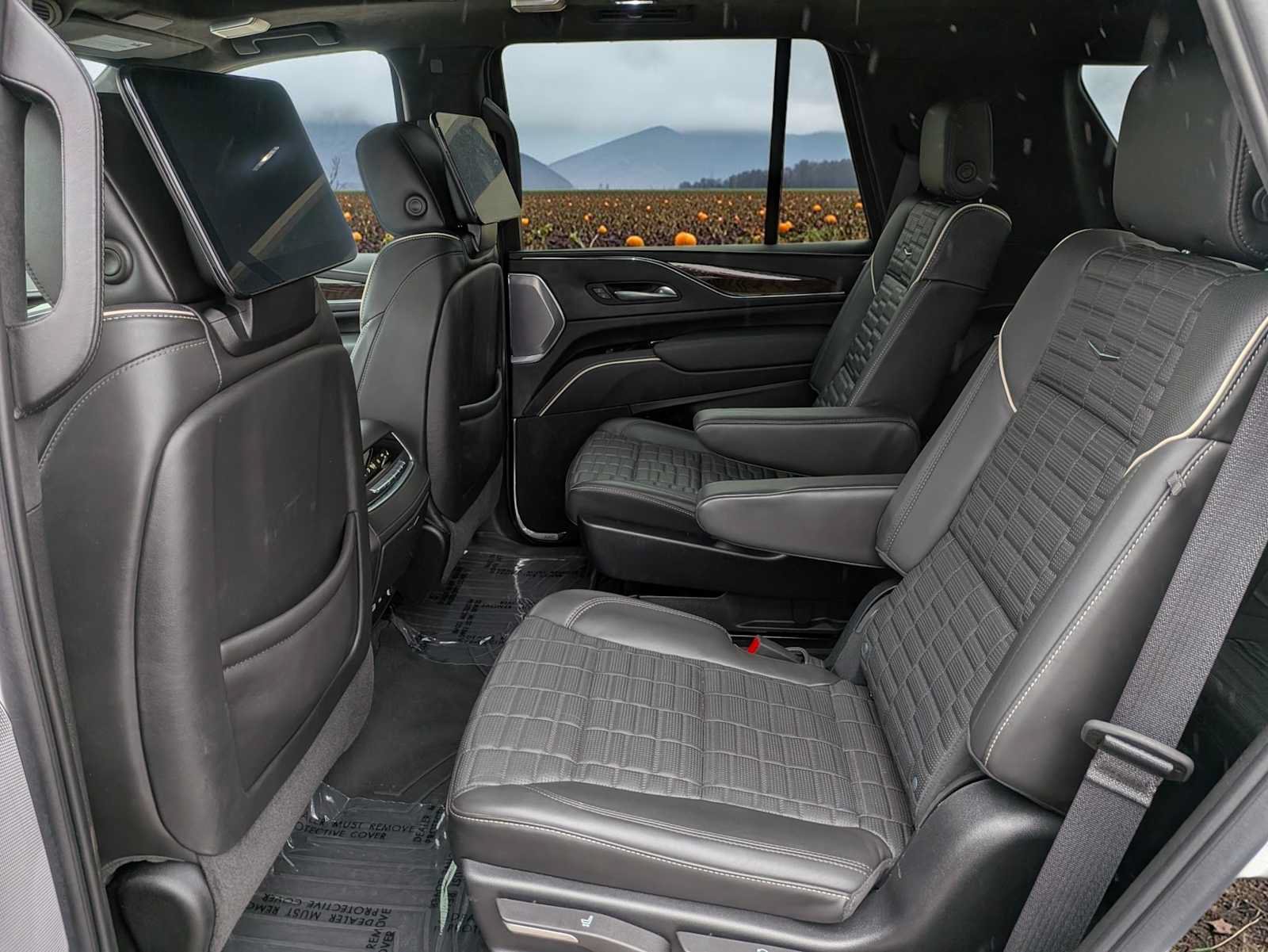 Used 2023 Cadillac Escalade Premium Luxury Platinum w/ LPO, Radiant Package AWD/4WD image 18