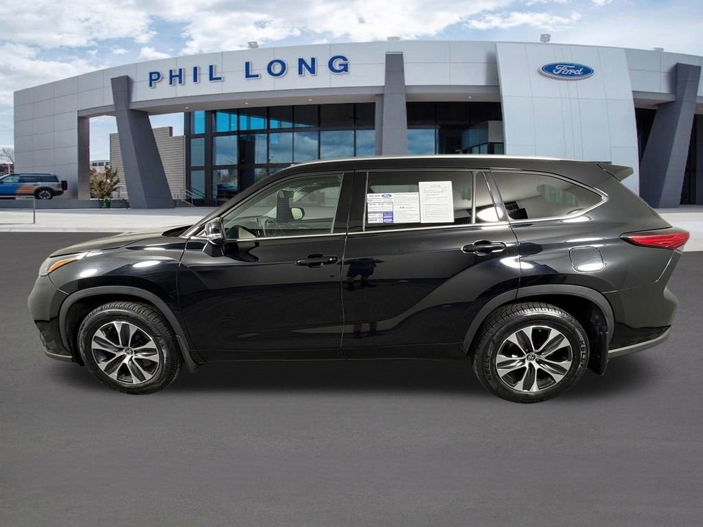Used 2021 Toyota Highlander XLE image 2