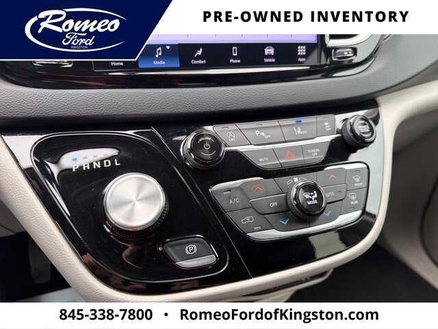 Used 2024 Chrysler Pacifica Touring-L FWD image 20