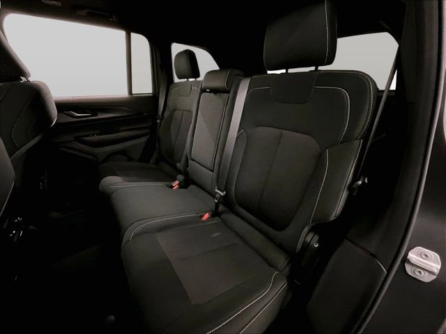 Used 2025 Jeep Grand Cherokee Laredo X w/ Luxury Tech Group I AWD/4WD image 25