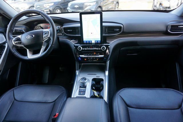 Certified 2022 Ford Explorer Limited w/ Limited Technology Package image 11