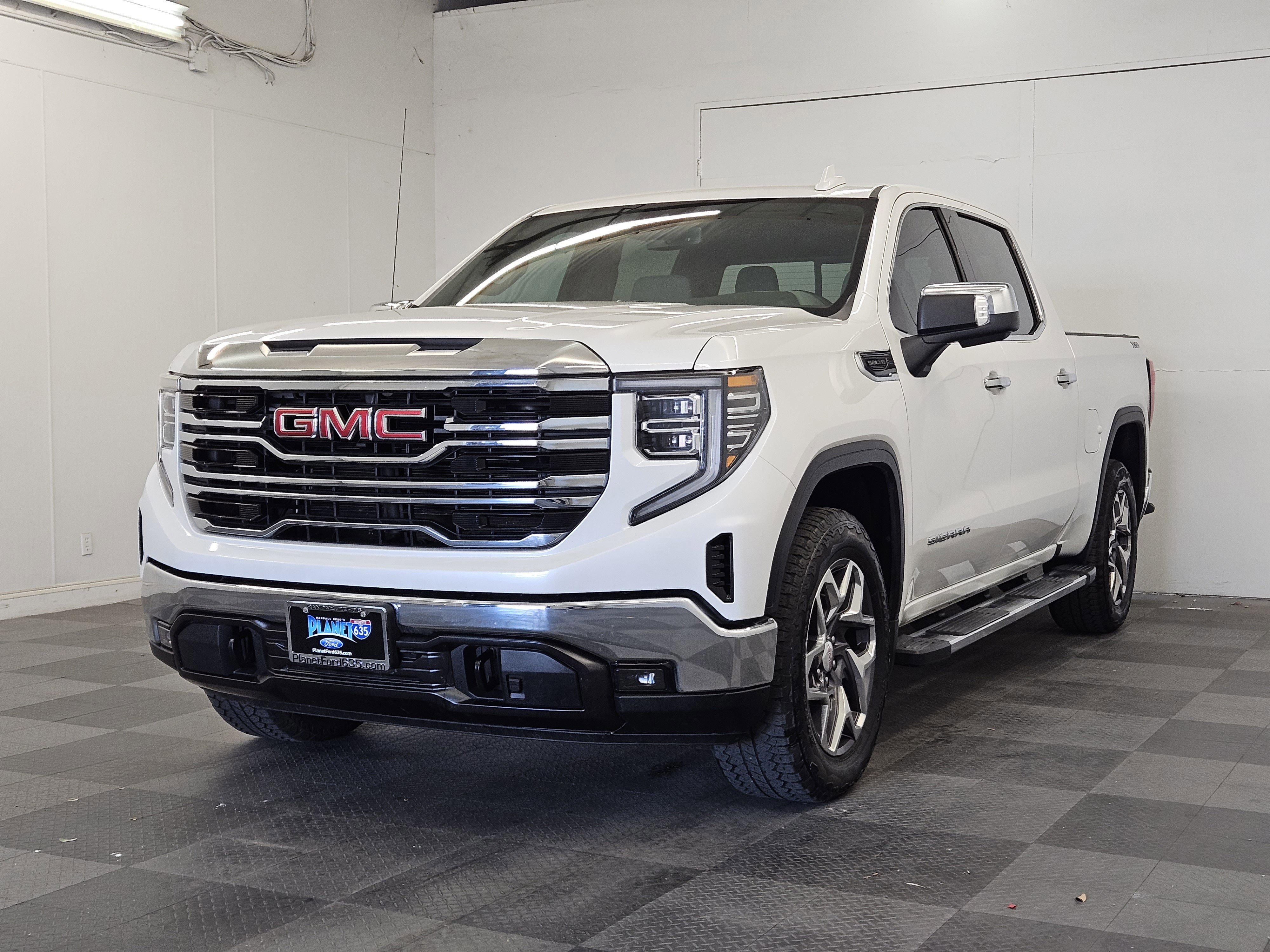 Used 2022 GMC Sierra 1500 SLT image 1