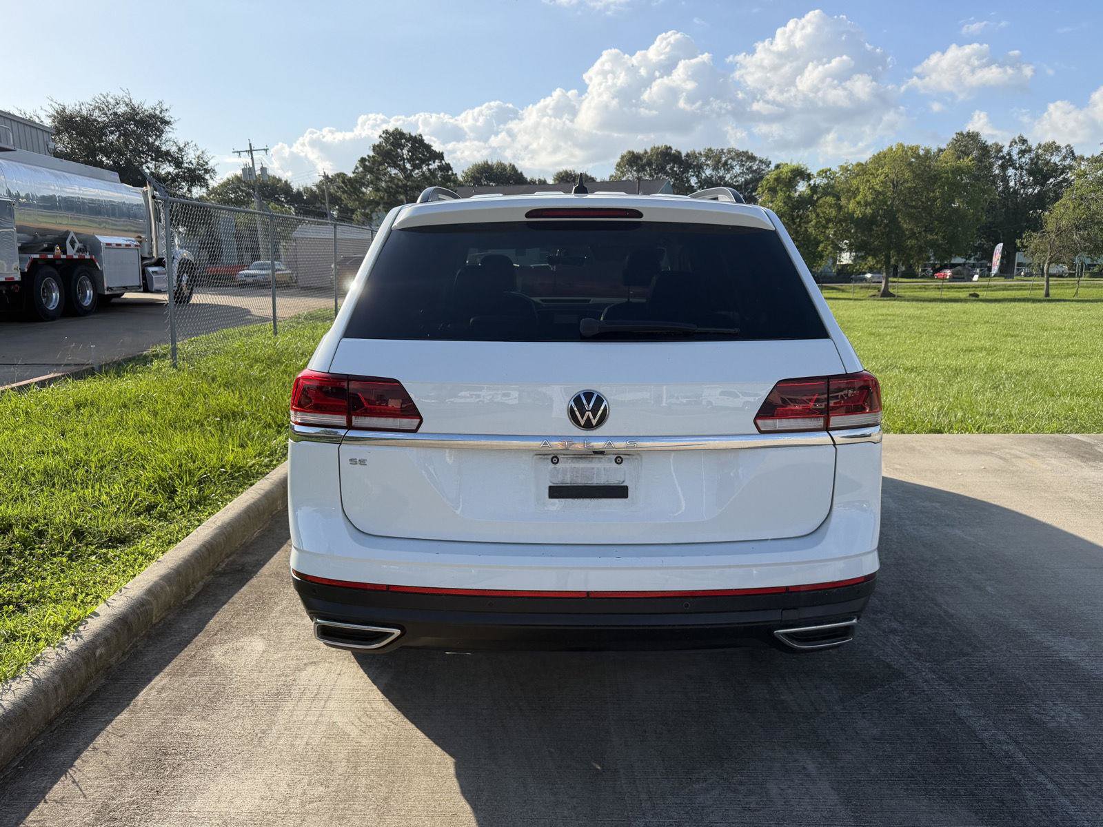 Used 2022 Volkswagen Atlas SE w/ Panoramic Sunroof Package FWD image 13