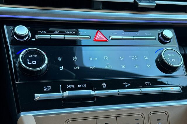 Used 2024 Hyundai Santa Fe Limited image 19