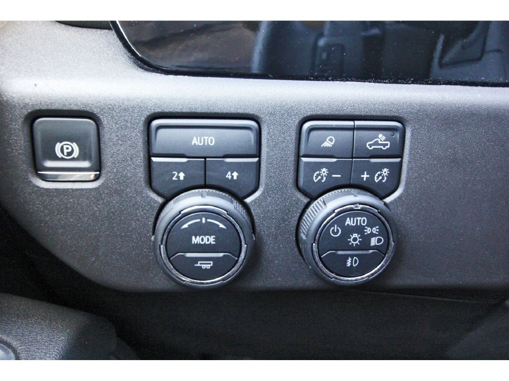 Used 2025 Chevrolet Silverado 1500 LTZ AWD/4WD image 23