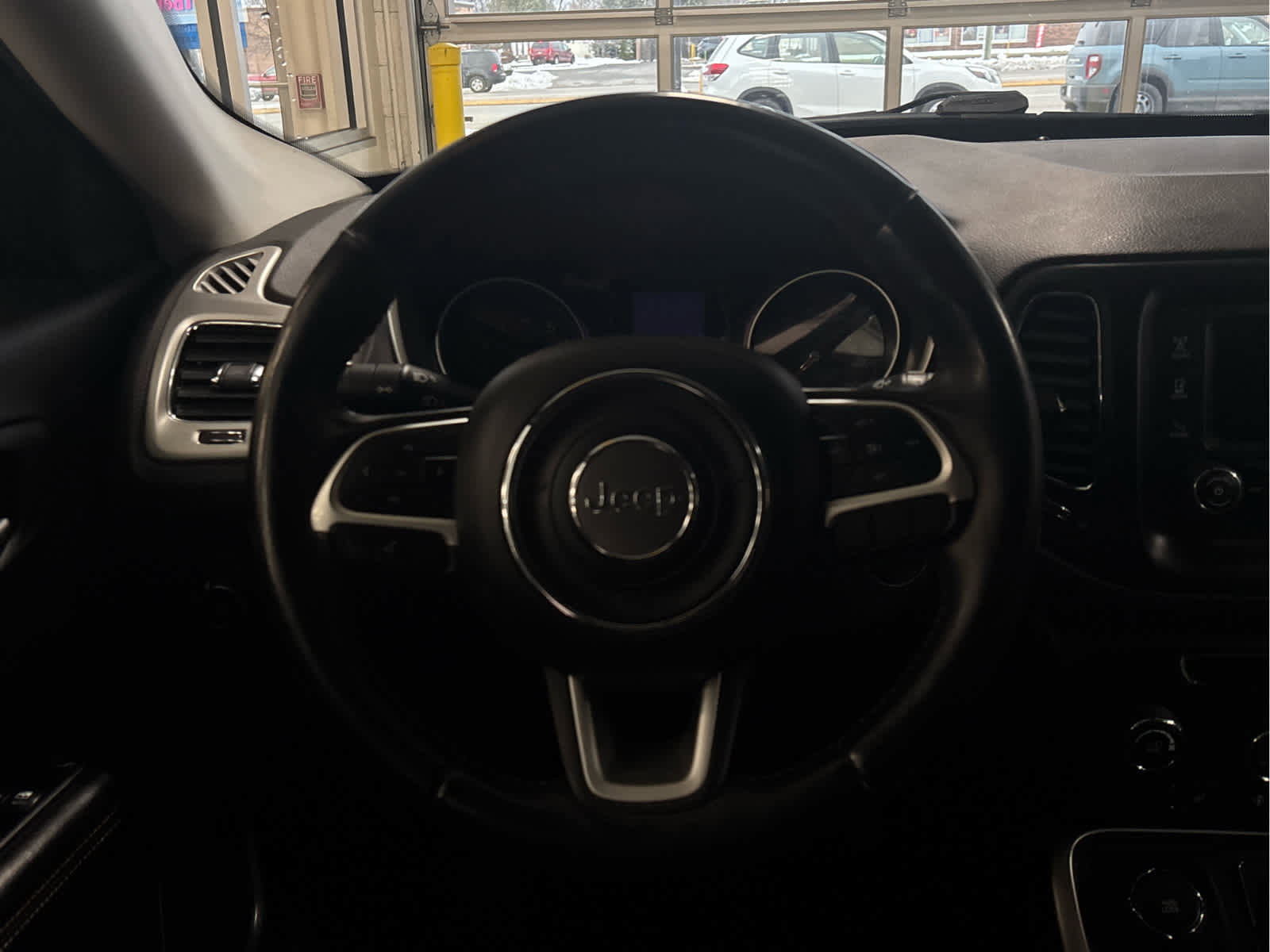 Used 2018 Jeep Compass Latitude w/ Cold Weather Group image 9