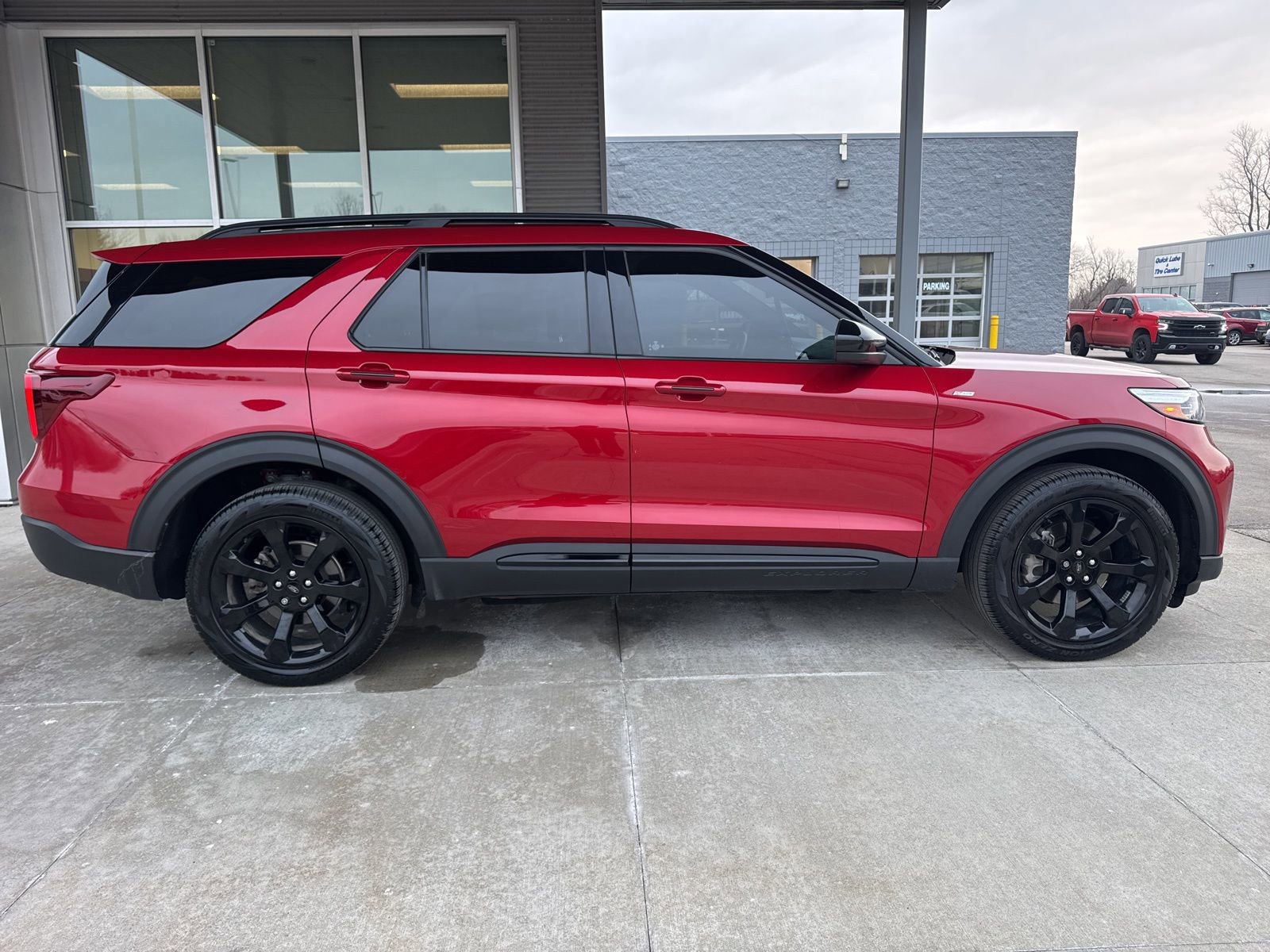 Certified 2024 Ford Explorer ST-Line w/ Class IV Trailer Tow Package image 2